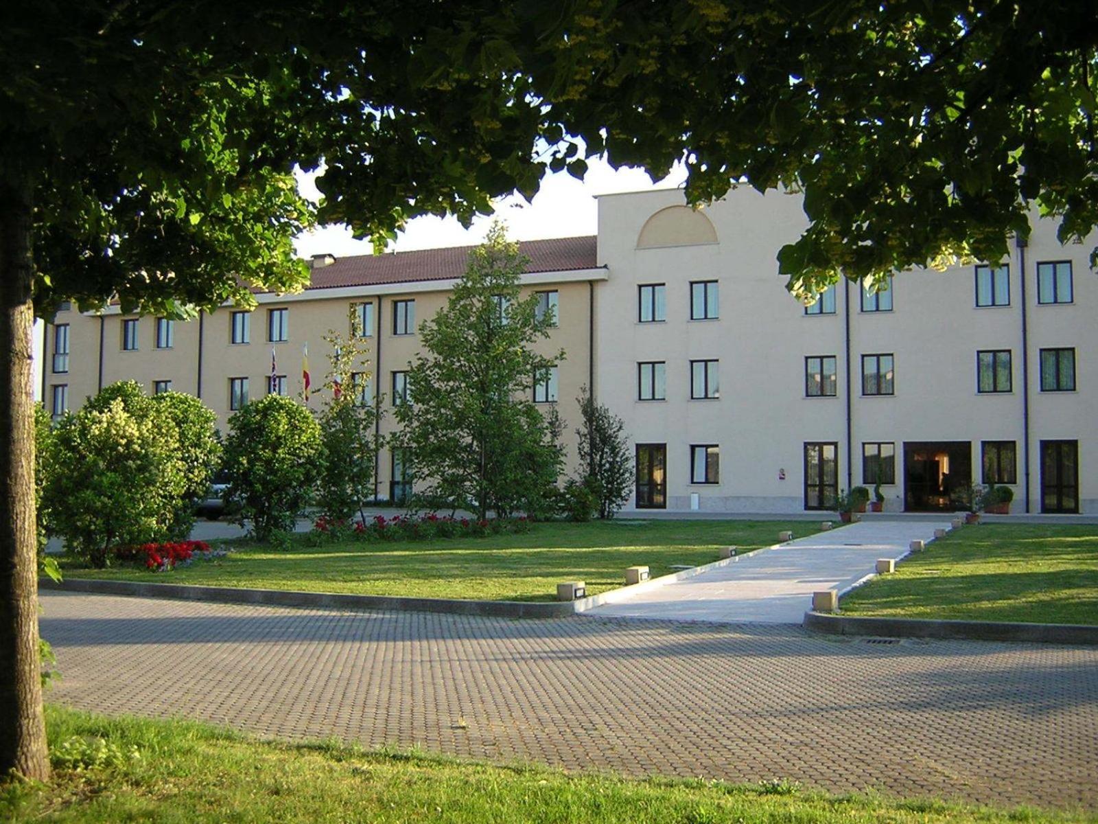 Una Hotels Occhiobello Exterior foto