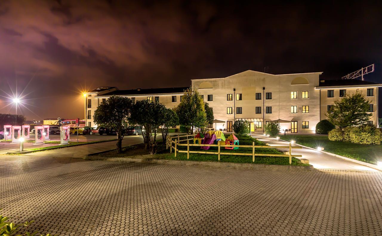 Una Hotels Occhiobello Exterior foto